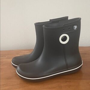 CROCS Jaunt Shorty Black Boots Size 7